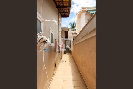 Casa de condomínio à venda com 422m², 4 quartos e 4 vagas Casa de condomínio à venda com 422m², 4 quartos e 4 vagasÁREA EXTERNA