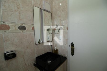 Casa de condomínio à venda com 176m², 3 quartos e 2 vagasBanheiro