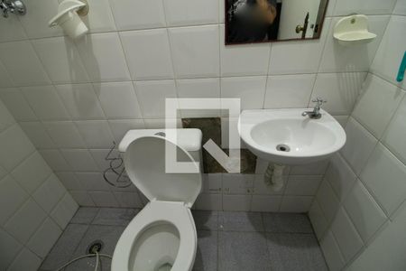 Casa de condomínio à venda com 176m², 3 quartos e 2 vagasBanheiro 2