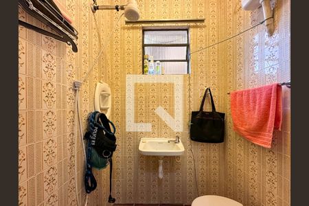 Casa à venda com 300m², 4 quartos e 2 vagasBanheiro de Serviço