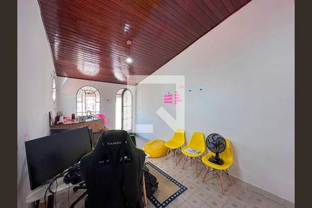 Casa à venda com 300m², 4 quartos e 2 vagasEscritório