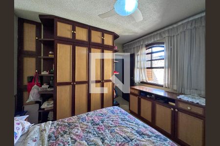 Casa à venda com 300m², 4 quartos e 2 vagasSuíte