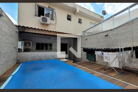 Casa à venda com 190m², 3 quartos e 4 vagasPiscina