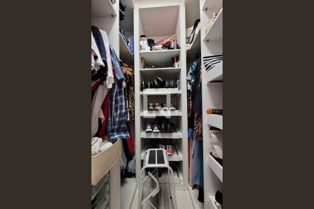 Casa à venda com 190m², 3 quartos e 4 vagasCloset