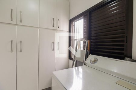 Apartamento à venda com 271m², 3 quartos e 3 vagas Apartamento à venda com 271m², 3 quartos e 3 vagasÁrea de Serviço - Quarto de Serviço