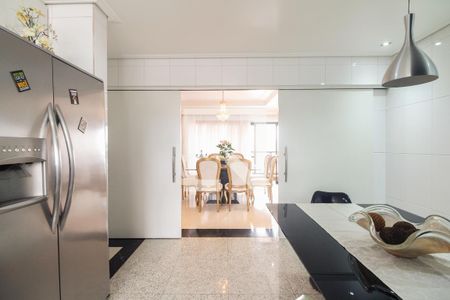 Apartamento à venda com 271m², 3 quartos e 3 vagas Apartamento à venda com 271m², 3 quartos e 3 vagasCozinha