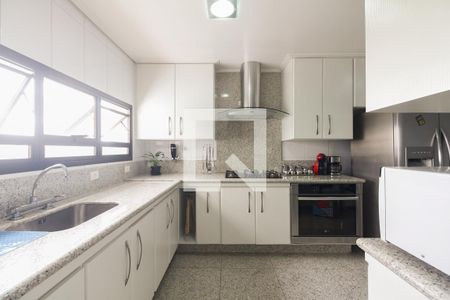 Apartamento à venda com 271m², 3 quartos e 3 vagas Apartamento à venda com 271m², 3 quartos e 3 vagasCozinha