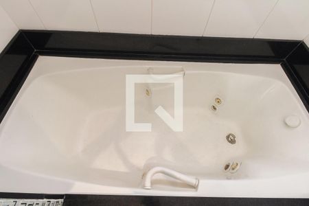 Apartamento à venda com 271m², 3 quartos e 3 vagas Apartamento à venda com 271m², 3 quartos e 3 vagasBanheiro Suíte 1