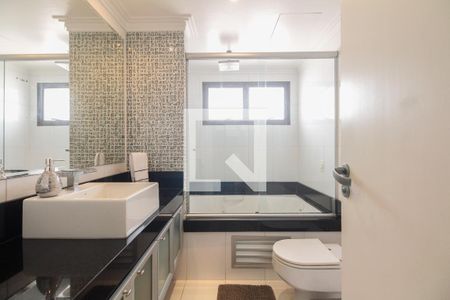 Apartamento à venda com 271m², 3 quartos e 3 vagas Apartamento à venda com 271m², 3 quartos e 3 vagasBanheiro Suíte 1