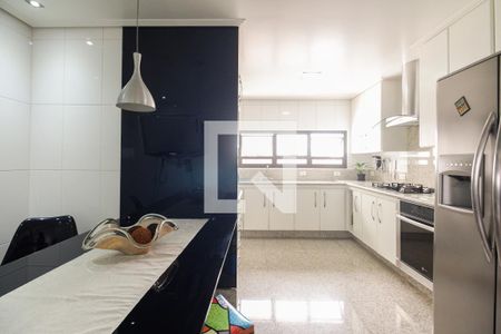 Apartamento à venda com 271m², 3 quartos e 3 vagas Apartamento à venda com 271m², 3 quartos e 3 vagasCozinha