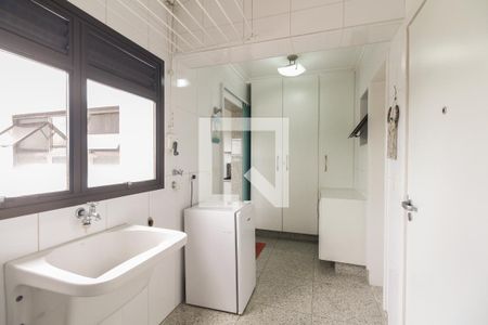 Apartamento à venda com 271m², 3 quartos e 3 vagas Apartamento à venda com 271m², 3 quartos e 3 vagasÁrea de Serviço