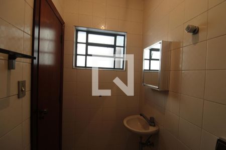 Casa à venda com 235m², 3 quartos e 6 vagasÁrea de Serviço - Banheiro