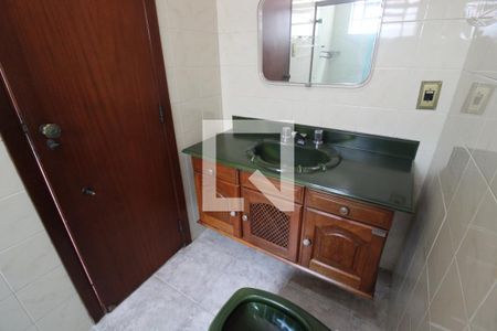 Casa à venda com 235m², 3 quartos e 6 vagasQuarto 1 - Banheiro