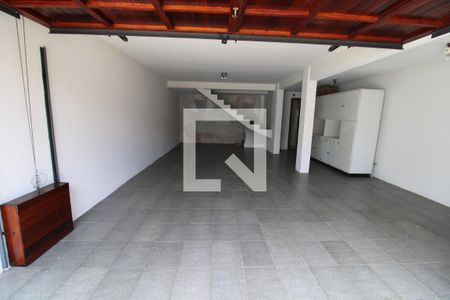 Casa à venda com 235m², 3 quartos e 6 vagasGaragem