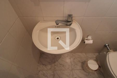 Casa à venda com 235m², 3 quartos e 6 vagasÁrea de Serviço - Banheiro