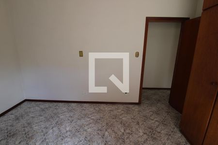 Casa à venda com 235m², 3 quartos e 6 vagasQuarto 2