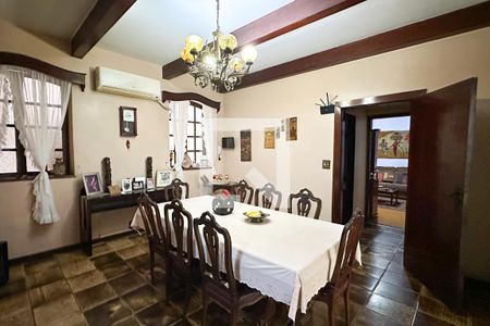 Apartamento à venda com 400m², 4 quartos e 2 vagas Apartamento à venda com 400m², 4 quartos e 2 vagasSala de Jantar
