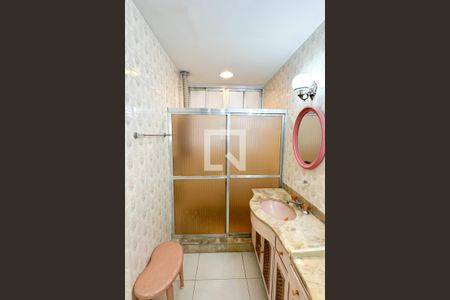 Apartamento à venda com 400m², 4 quartos e 2 vagas Apartamento à venda com 400m², 4 quartos e 2 vagasBanheiro 01
