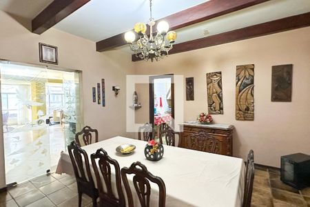 Apartamento à venda com 400m², 4 quartos e 2 vagas Apartamento à venda com 400m², 4 quartos e 2 vagasSala de Jantar