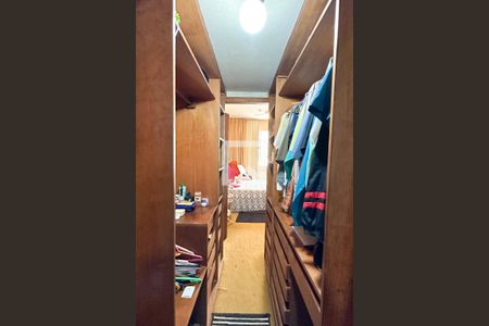 Apartamento à venda com 400m², 4 quartos e 2 vagas Apartamento à venda com 400m², 4 quartos e 2 vagasQuarto 01 - Closet