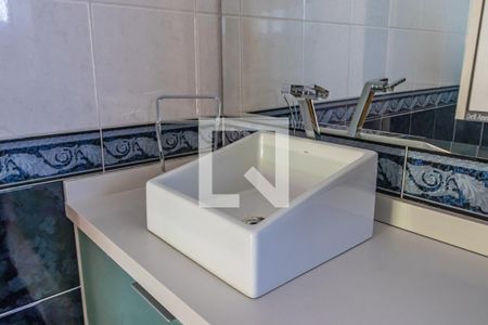 Casa de condomínio à venda com 640m², 4 quartos e 3 vagas Casa de condomínio à venda com 640m², 4 quartos e 3 vagasBanheiro da Suíte 2