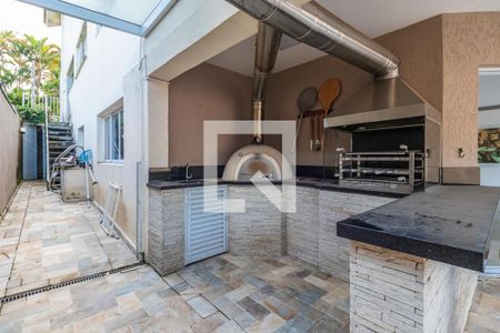 Casa de condomínio à venda com 640m², 4 quartos e 3 vagas Casa de condomínio à venda com 640m², 4 quartos e 3 vagasÁrea Social