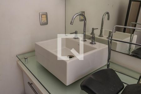 Casa de condomínio à venda com 640m², 4 quartos e 3 vagas Casa de condomínio à venda com 640m², 4 quartos e 3 vagasBanheiro da Suíte 4