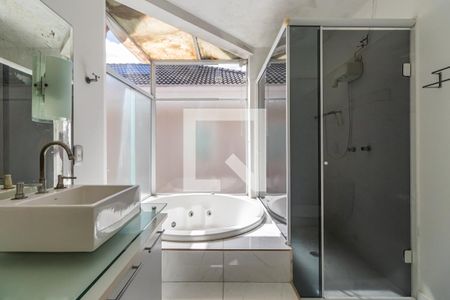 Casa de condomínio à venda com 640m², 4 quartos e 3 vagas Casa de condomínio à venda com 640m², 4 quartos e 3 vagasBanheiro da Suíte 4