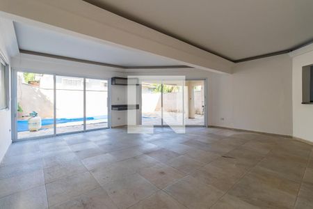 Casa de condomínio à venda com 640m², 4 quartos e 3 vagas Casa de condomínio à venda com 640m², 4 quartos e 3 vagasÁrea Social