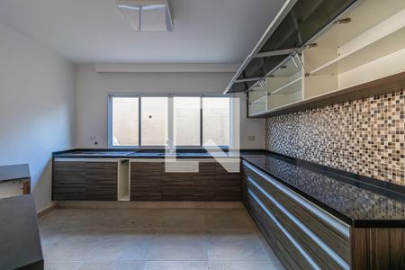 Casa de condomínio à venda com 640m², 4 quartos e 3 vagas Casa de condomínio à venda com 640m², 4 quartos e 3 vagasÁrea Social