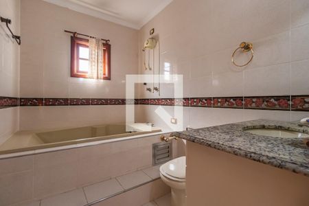 Casa de condomínio à venda com 640m², 4 quartos e 3 vagas Casa de condomínio à venda com 640m², 4 quartos e 3 vagasBanheiro da Suíte 1