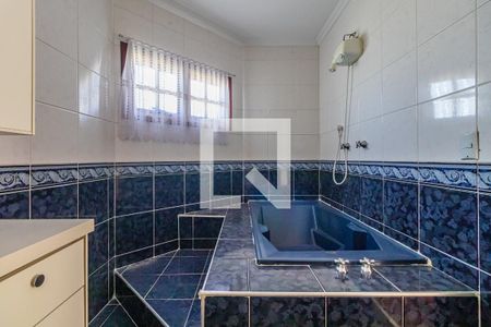 Casa de condomínio à venda com 640m², 4 quartos e 3 vagas Casa de condomínio à venda com 640m², 4 quartos e 3 vagasBanheiro da Suíte 2