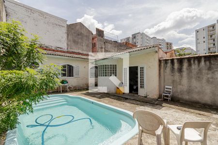 Casa à venda com 300m², 3 quartos e 2 vagas Casa à venda com 300m², 3 quartos e 2 vagasPiscina
