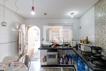 Casa à venda com 300m², 3 quartos e 2 vagas Casa à venda com 300m², 3 quartos e 2 vagasCozinha