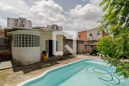 Casa à venda com 300m², 3 quartos e 2 vagas Casa à venda com 300m², 3 quartos e 2 vagasPiscina