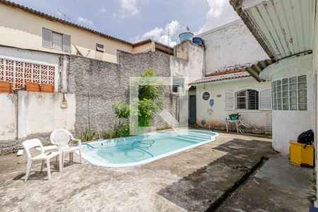 Casa à venda com 300m², 3 quartos e 2 vagas Casa à venda com 300m², 3 quartos e 2 vagasPiscina