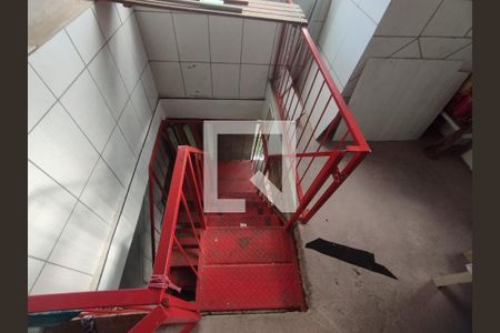 Casa para alugar com 150m², 3 quartos e 1 vaga Casa para alugar com 150m², 3 quartos e 1 vagaEscada