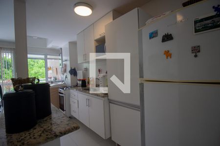 Apartamento à venda com 83m², 2 quartos e 1 vaga Apartamento à venda com 83m², 2 quartos e 1 vagaCozinha e Área de Serviço