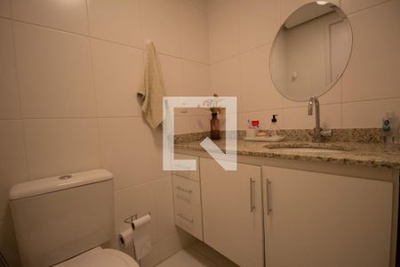 Apartamento à venda com 83m², 2 quartos e 1 vaga Apartamento à venda com 83m², 2 quartos e 1 vagaBanheiro Social
