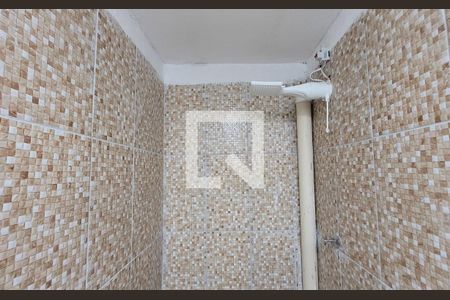 Banheiro de kitnet/studio para alugar com 1 quarto, 20m² em Parque Gerassi, Santo André
