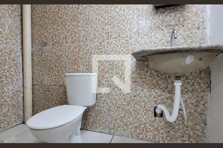 Banheiro de kitnet/studio para alugar com 1 quarto, 20m² em Parque Gerassi, Santo André
