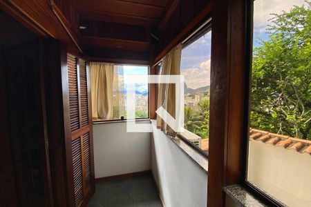 Casa à venda com 471m², 5 quartos e 2 vagasVaranda