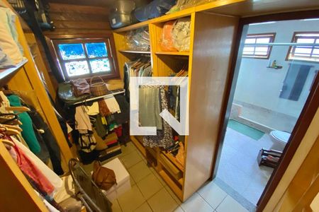 Casa à venda com 471m², 5 quartos e 2 vagasCloset