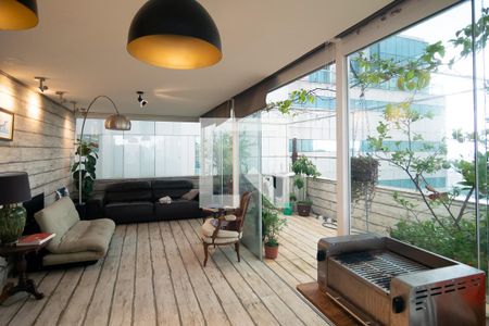 Apartamento à venda com 147m², 1 quarto e sem vagaÁrea externa