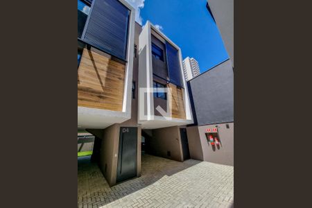 Casa de condomínio para alugar com 123m², 2 quartos e 2 vagas Casa de condomínio para alugar com 123m², 2 quartos e 2 vagasFachada da Casa