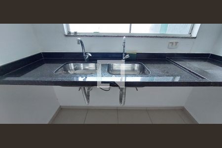 Casa à venda com 250m², 4 quartos e 4 vagas Casa à venda com 250m², 4 quartos e 4 vagasCozinha