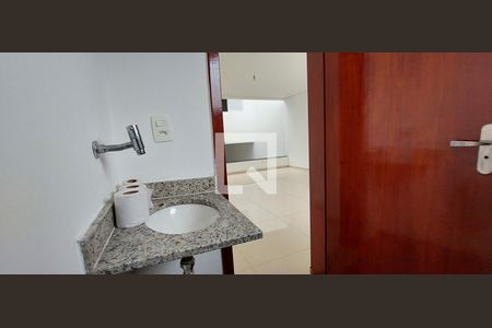 Casa à venda com 250m², 4 quartos e 4 vagas Casa à venda com 250m², 4 quartos e 4 vagasLavabo