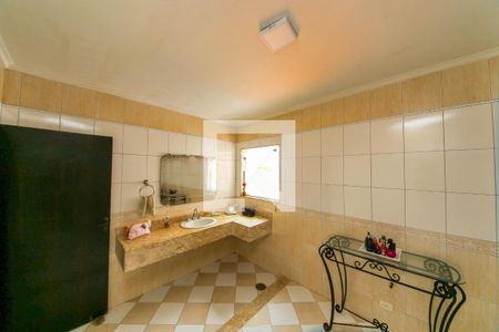 Casa à venda com 280m², 5 quartos e 4 vagasBanheiro Suíte 2