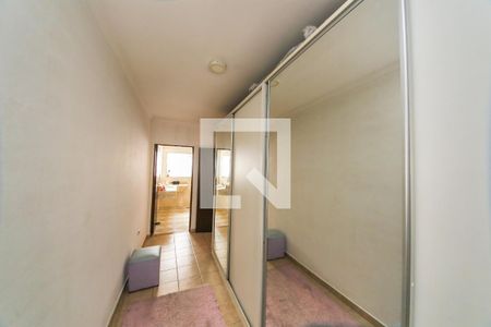 Casa à venda com 280m², 5 quartos e 4 vagasCloset Suíte 2