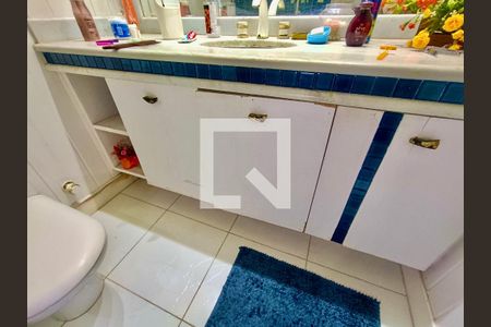 Casa à venda com 1217m², 4 quartos e 4 vagas Casa à venda com 1217m², 4 quartos e 4 vagasBanheiro 4